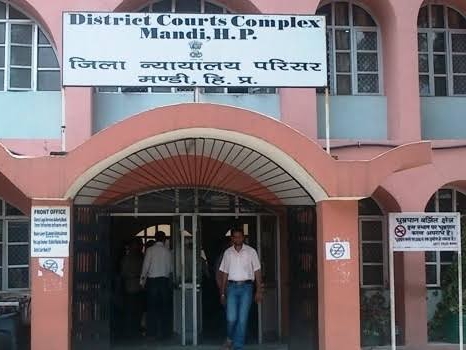 कोर्ट कोर्ट परिसर।