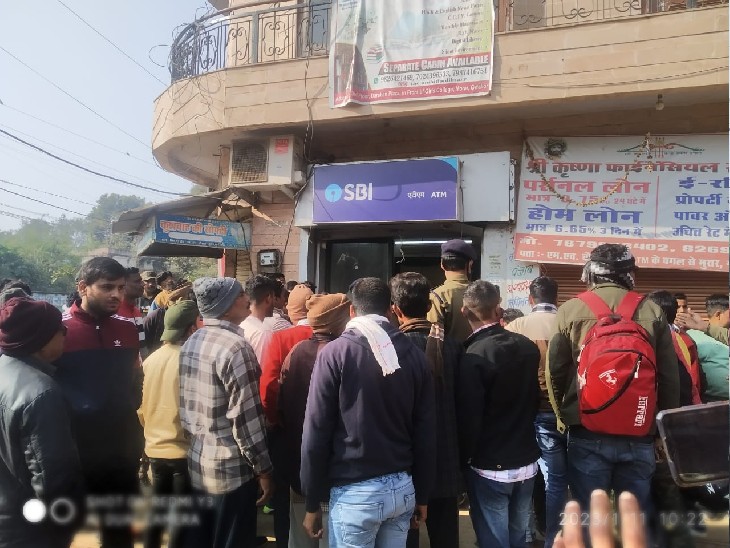 एटीएम में वारदात के बाद इस तरह था माहौल