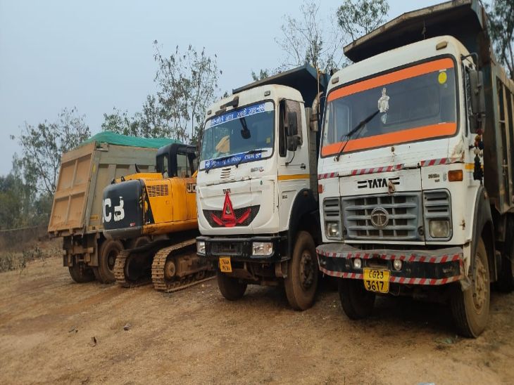 2 हाईवा और एक चेन माउंटेन मशीन पर कार्रवाई।