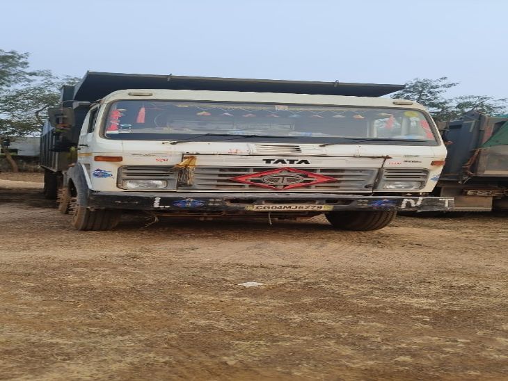 जब्त हाईवा।