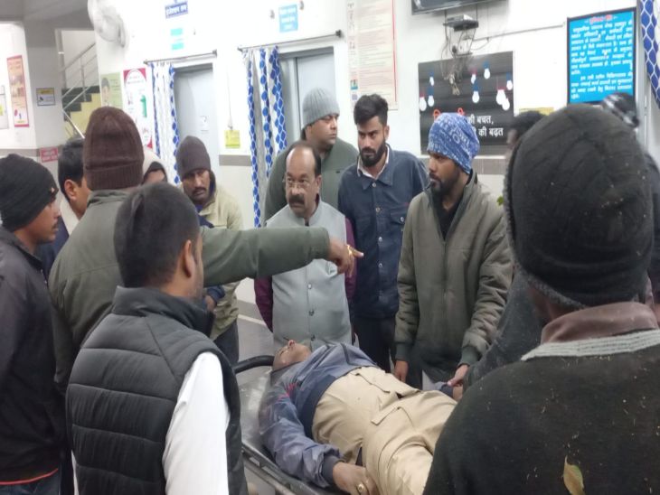 BJP प्रदेश अध्यक्ष साव के काफिले की गाड़ी पलटी।