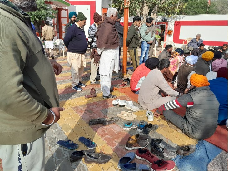 Villagers sitting on dharna