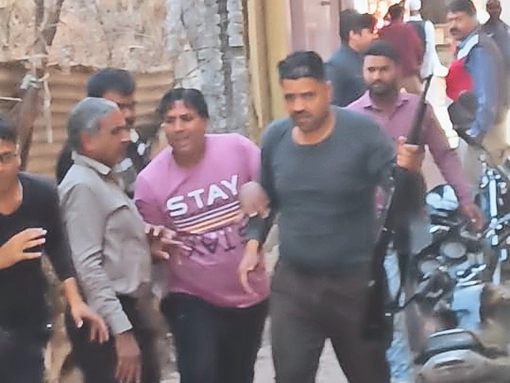 Subedar Atik Attack on Subedar and his brothers with Farsi, the other party accused ...