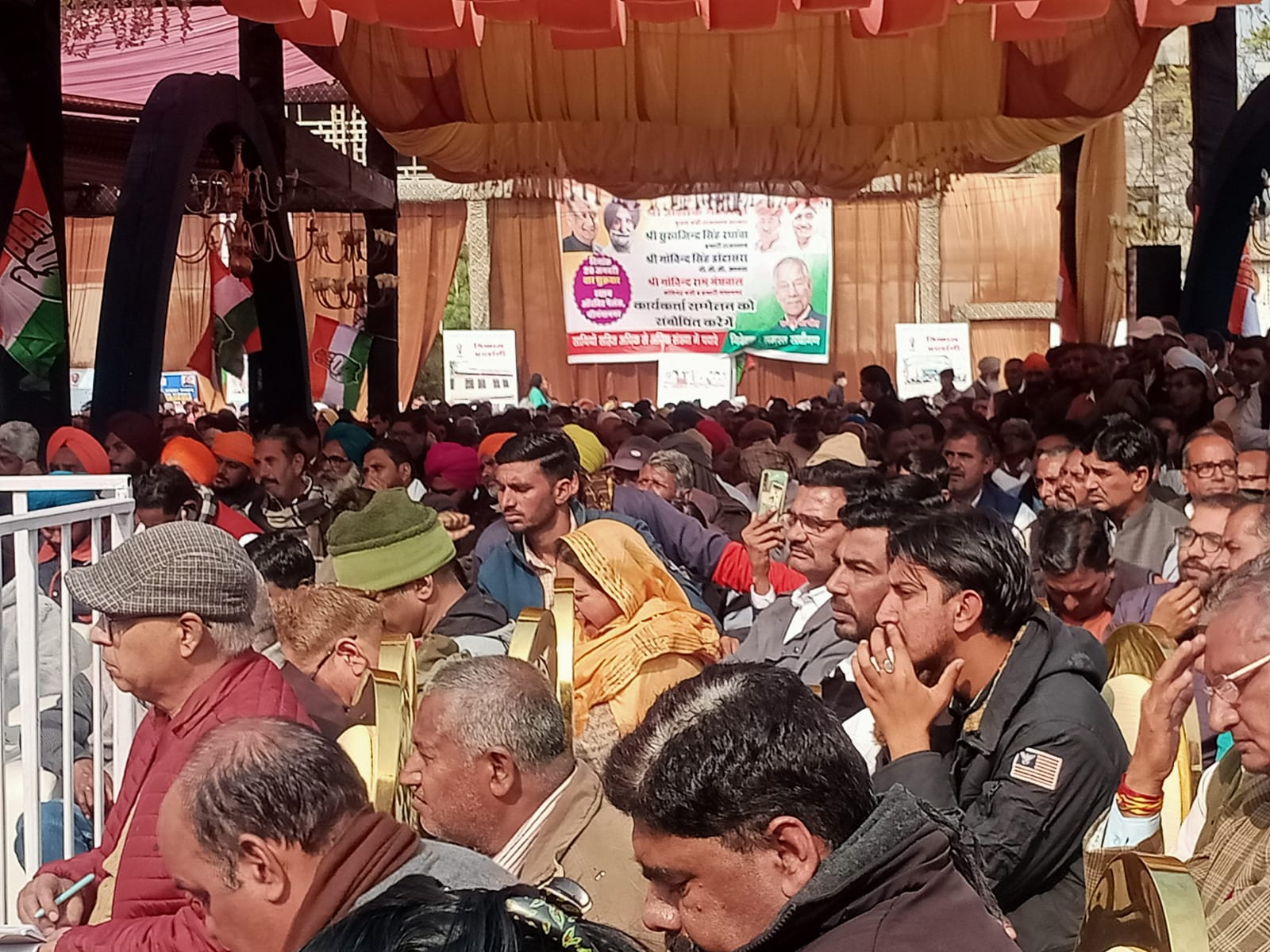श्रीगंगानगर में कार्यक्रम में मौजूद लोग।
