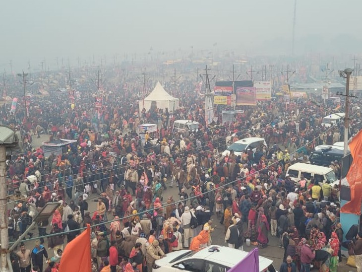 यह फोटो मेला क्षेत्र की है। माघ मेले में सुरक्षा-व्यवस्था चाक-चौबंद है।