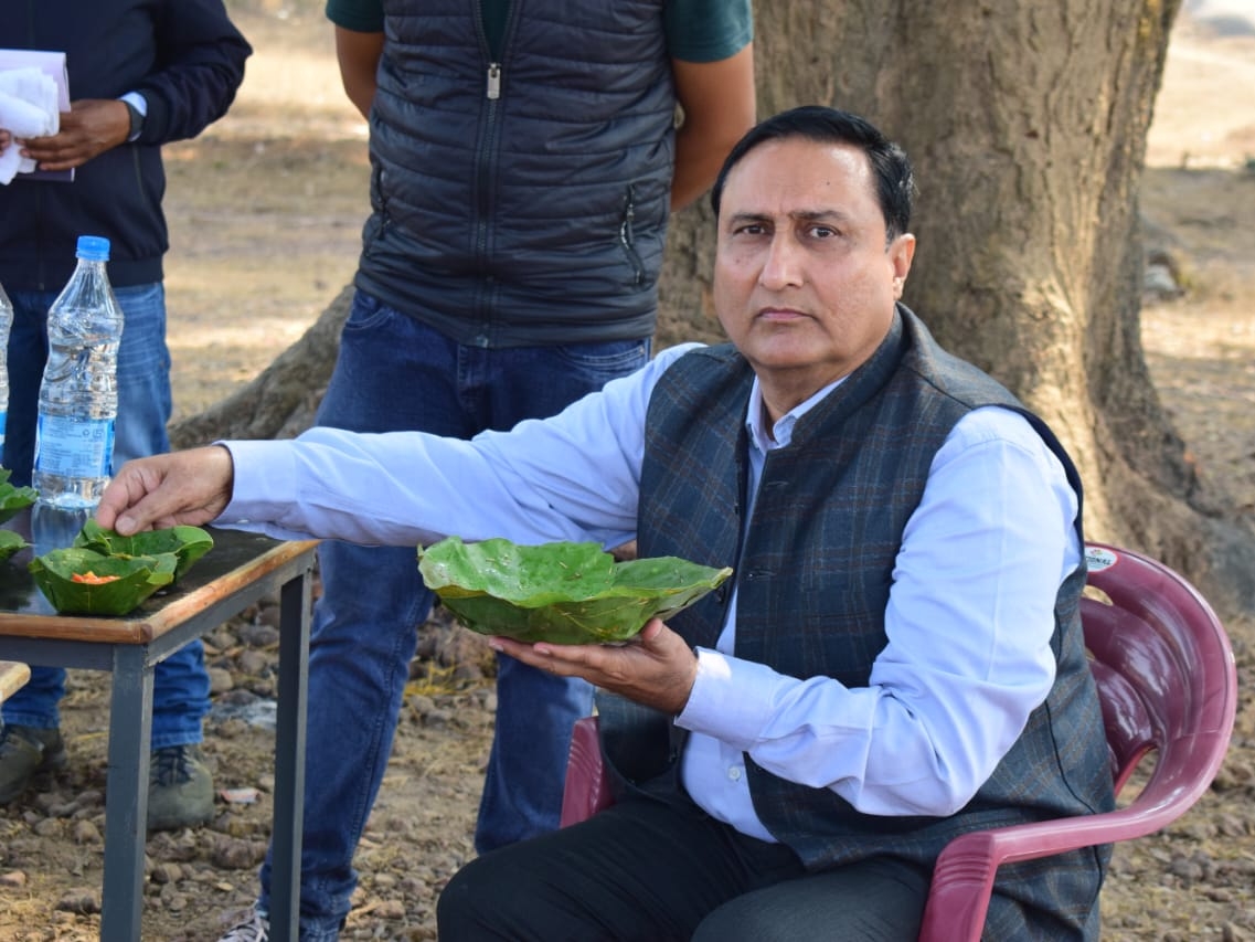 जशपुर संभागायुक्त डॉ संजय अलंग।