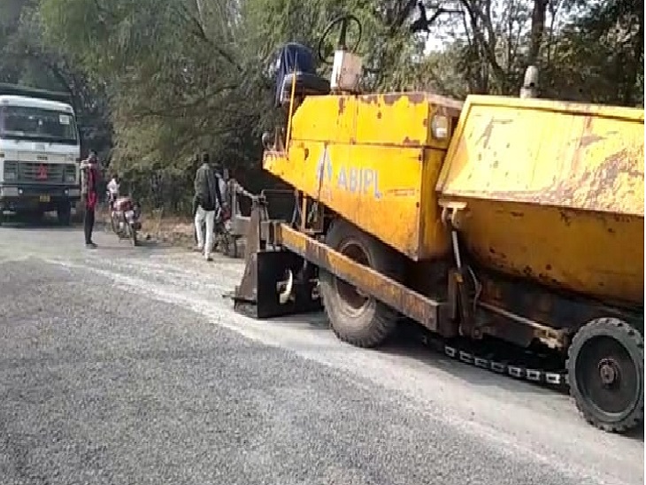 ठेकेदार और अफसर कर रहे मनमानी।