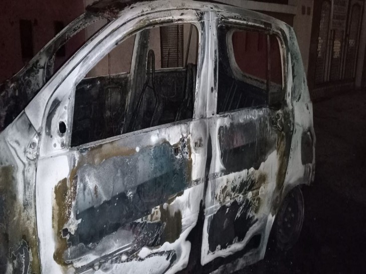 जलने के बाद कार की हालत