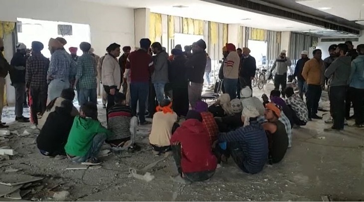 गुरुघर में बैठी लेबर