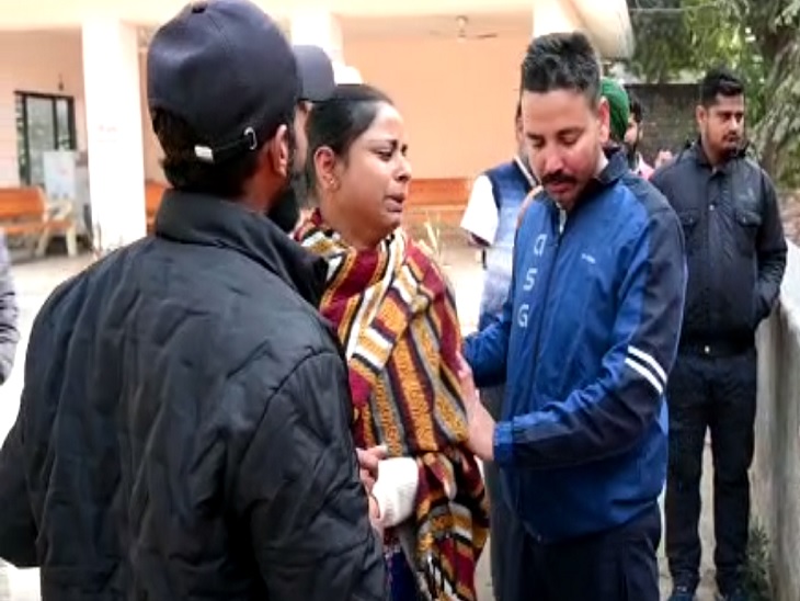 विलाप करते परिजन।