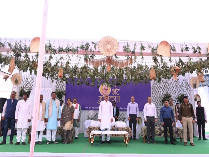 भेंट-मुलाकात कार्यक्रम में सीएम भूपेश बघेल।