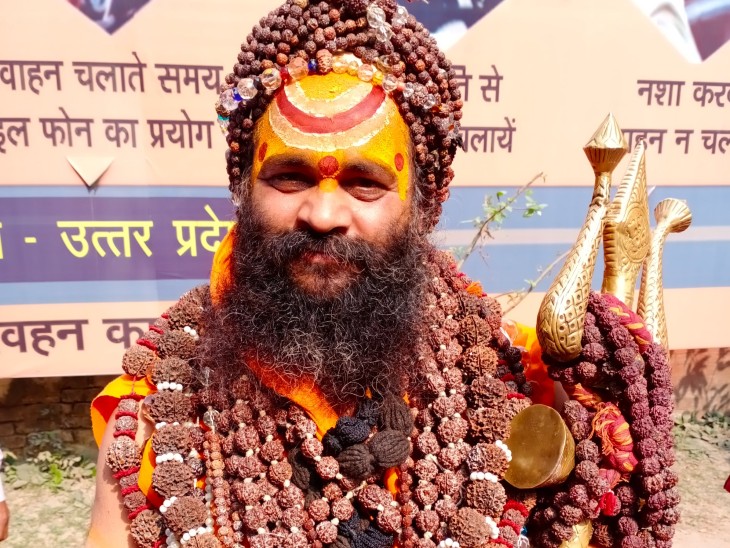 ये मौनी बाबा की 2022 में हुए माघ मेले की तस्वीर है।