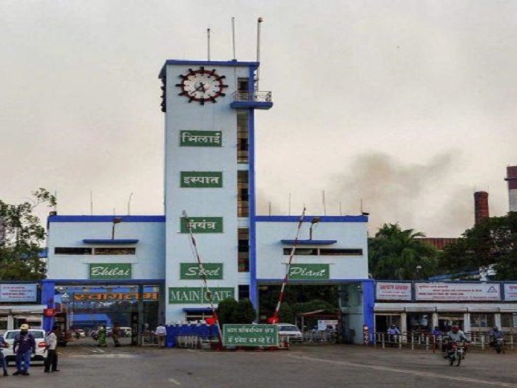 भिलाई इस्पात संंयंत्र के  सेवानिवृत्त कर्मी और ईएफबीएस  के ऐसे लाभार्थी जिनके रिटेंशन  स्कीम के तहत आवंटित आवास  की अवधि समाप्त हो रही है,  अब वे लाइसेंस स्कीम के तहत  आवास ले सकते हैं। - Dainik Bhaskar