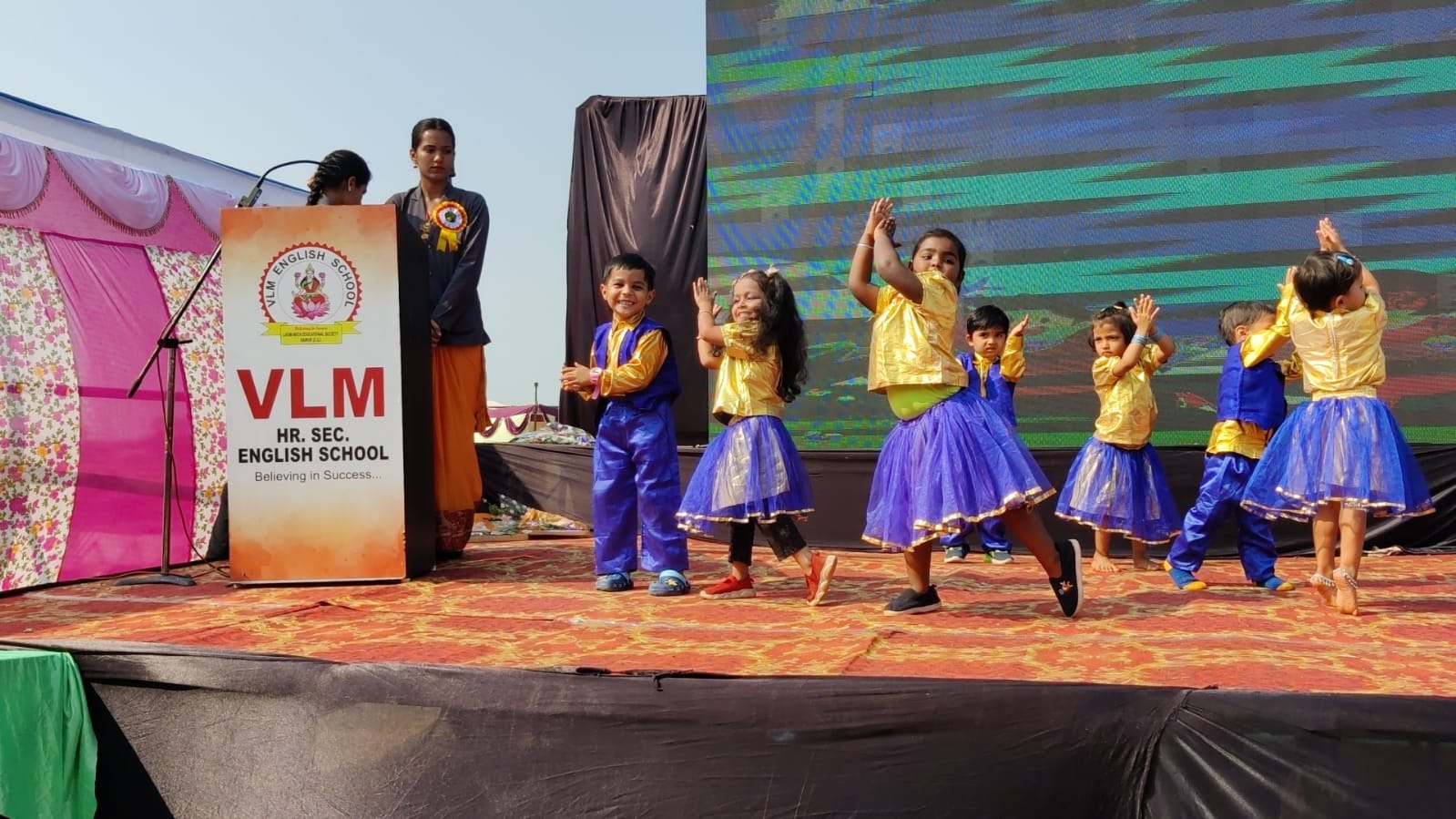 बच्चों की शानदार प्रस्तुति ने सब का मन मोह लिया।