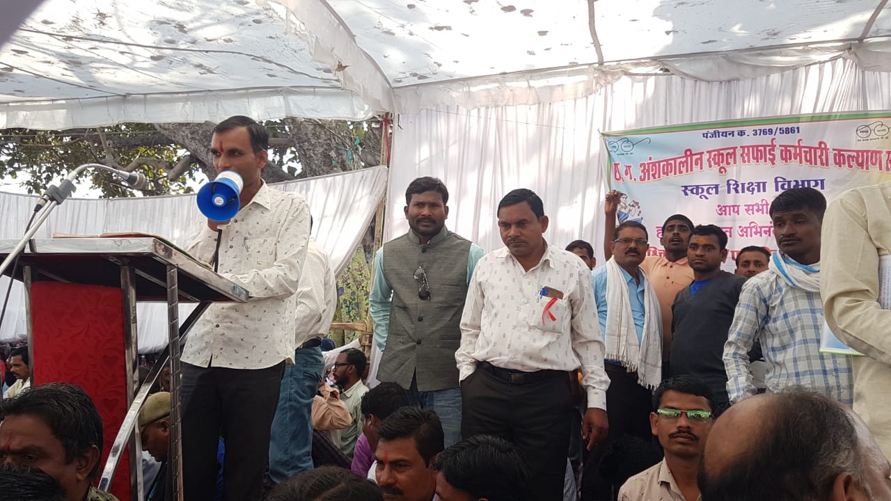 इस तरह से सभा को संबोधित किया गया।