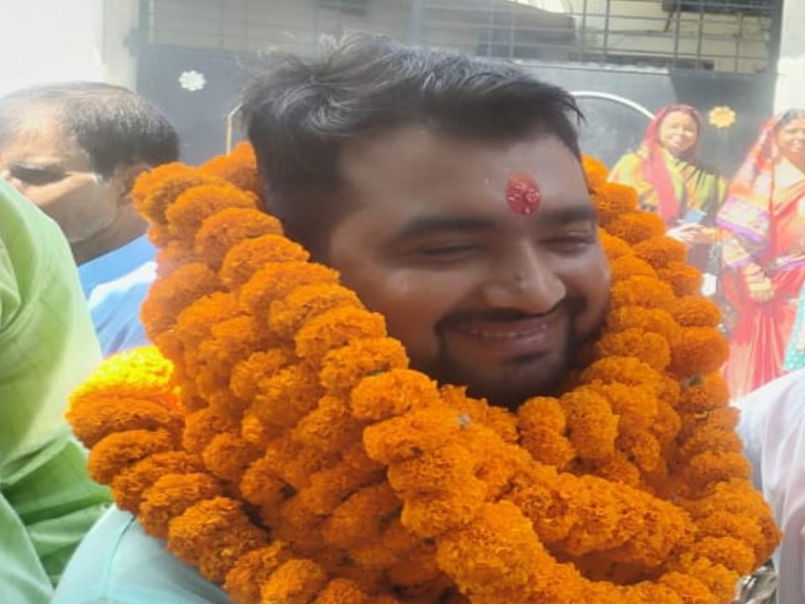 वार्ड पार्षद अविनाश कुमार झा उर्फ बिट्टू (35 वर्ष)