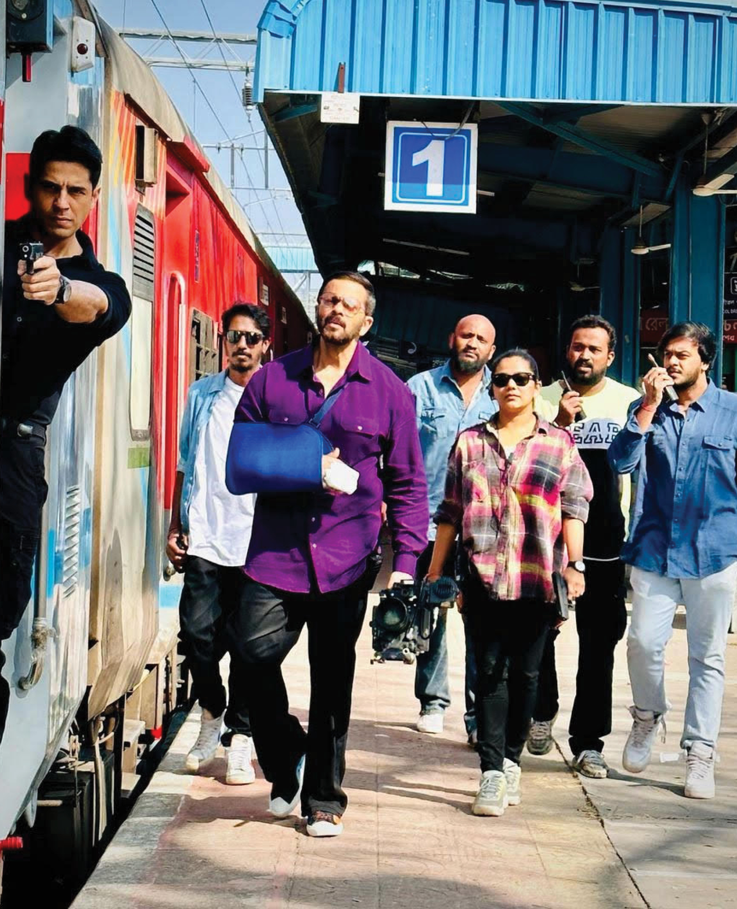 सिद्धार्थ मल्होत्रा ने फैंस को द इंडियन पुलिस फोर्स की शूटिंग की झलक दिखाई।
