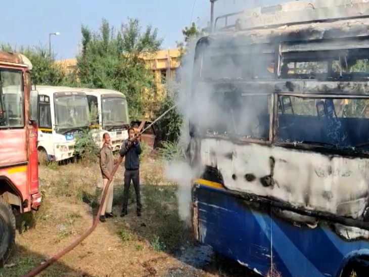 आग से बस हुई खाक।