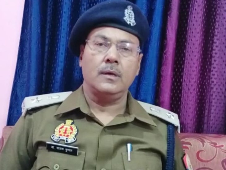 अपर पुलिस अधीक्षक नगर डॉ संजय कुमार ने बताया कि आरोपी पुलिस टीम पर फायरिंग कर भाग रहा था। आरोपी के खिलाफ शहर में 18 मुकदमे दर्ज है।