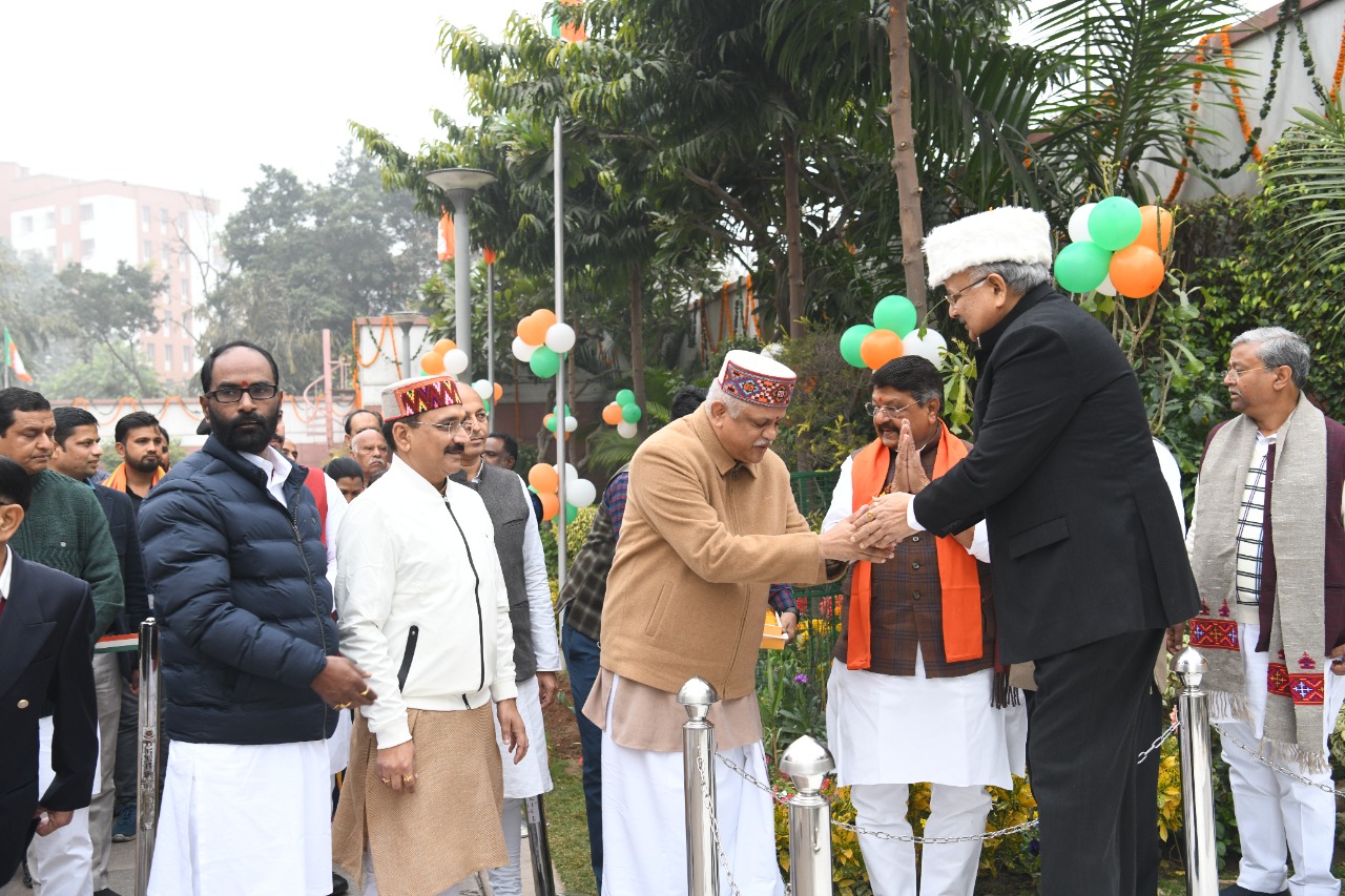 राष्ट्रीय कार्यालय में डॉ रमन।