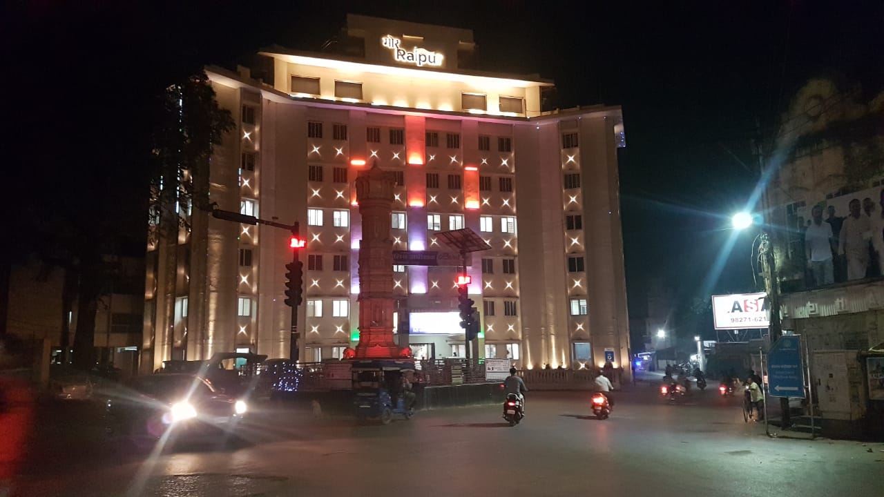 सिटी कोतवाली में तिरंगा थीम पर की गई लाइटिंग।