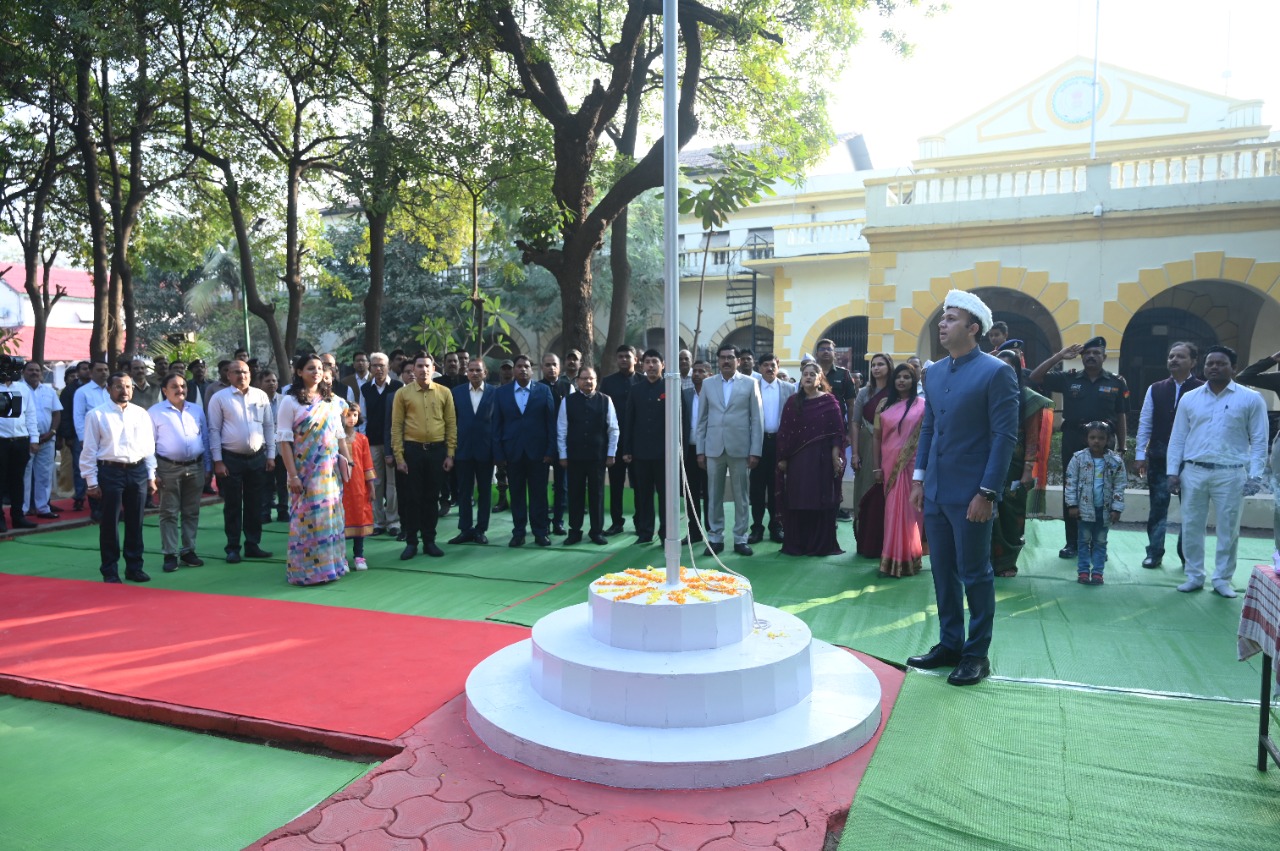 रायपुर के कलेक्टर ऑफिस में भी हुए कार्यक्रम।
