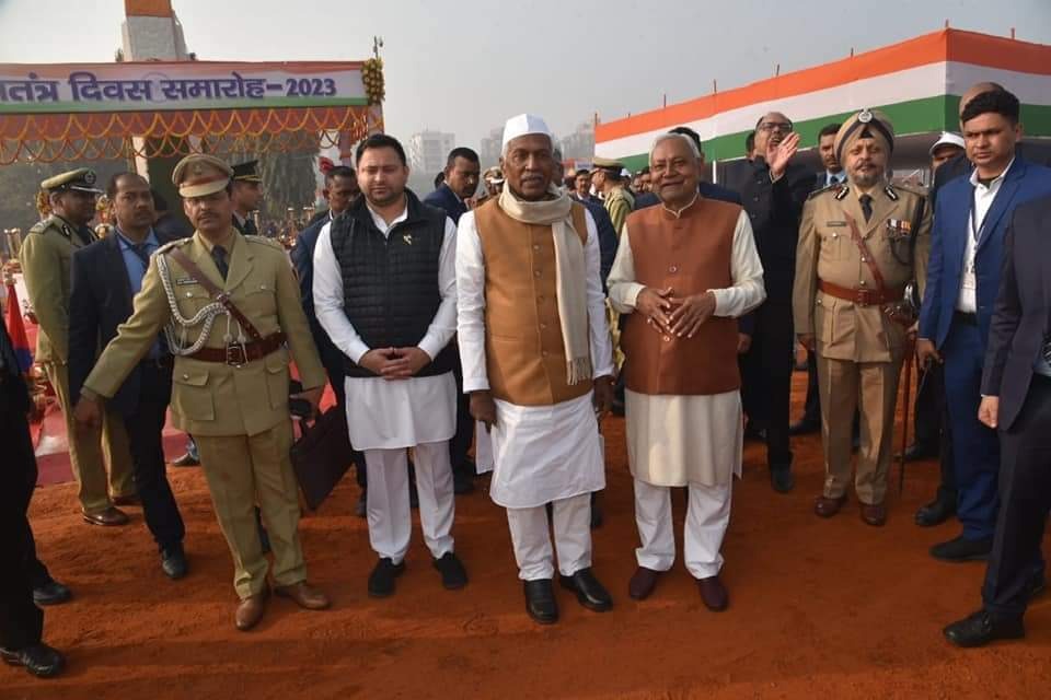 गांधी मैदान में राज्यपाल फागू चौहान के साथ CM नीतीश कुमार और डिप्टी CM तेजस्वी यादव।।