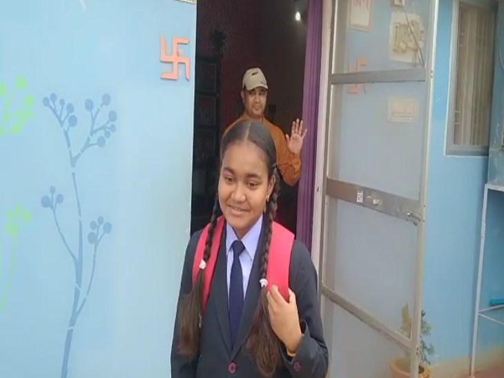 छात्रा रश्मि प्रजापति।