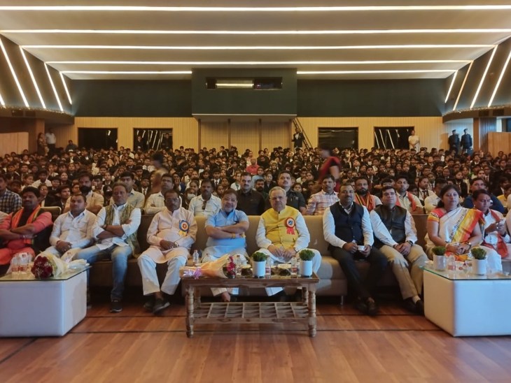 रायपुर में आयोजित कार्यक्रम में पूर्व सीएम रहे शामिल।