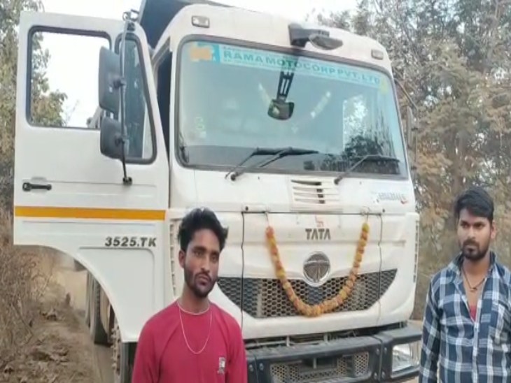 अवैध रेत परिवहन करते हाईवा जब्त।
