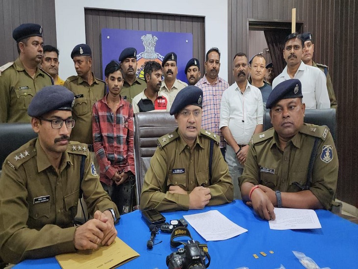 पुलिस की गिरफ्त में दोनों आरोपी - Dainik Bhaskar