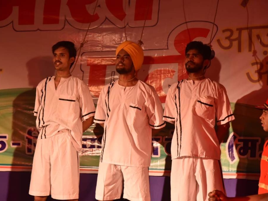 , Bhopal's theater staged the play. School and hostel children