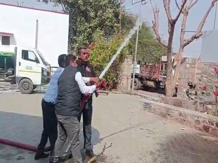 नगर परिषद ने सकड़ी गलियों में आगजनी की घटना को नियंत्रित करने के लिए दो हाईड्रोजनिक प्रेशर पंपों पर कब्जा किया।