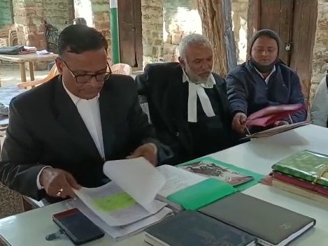 पीड़ित पक्ष के वकील।