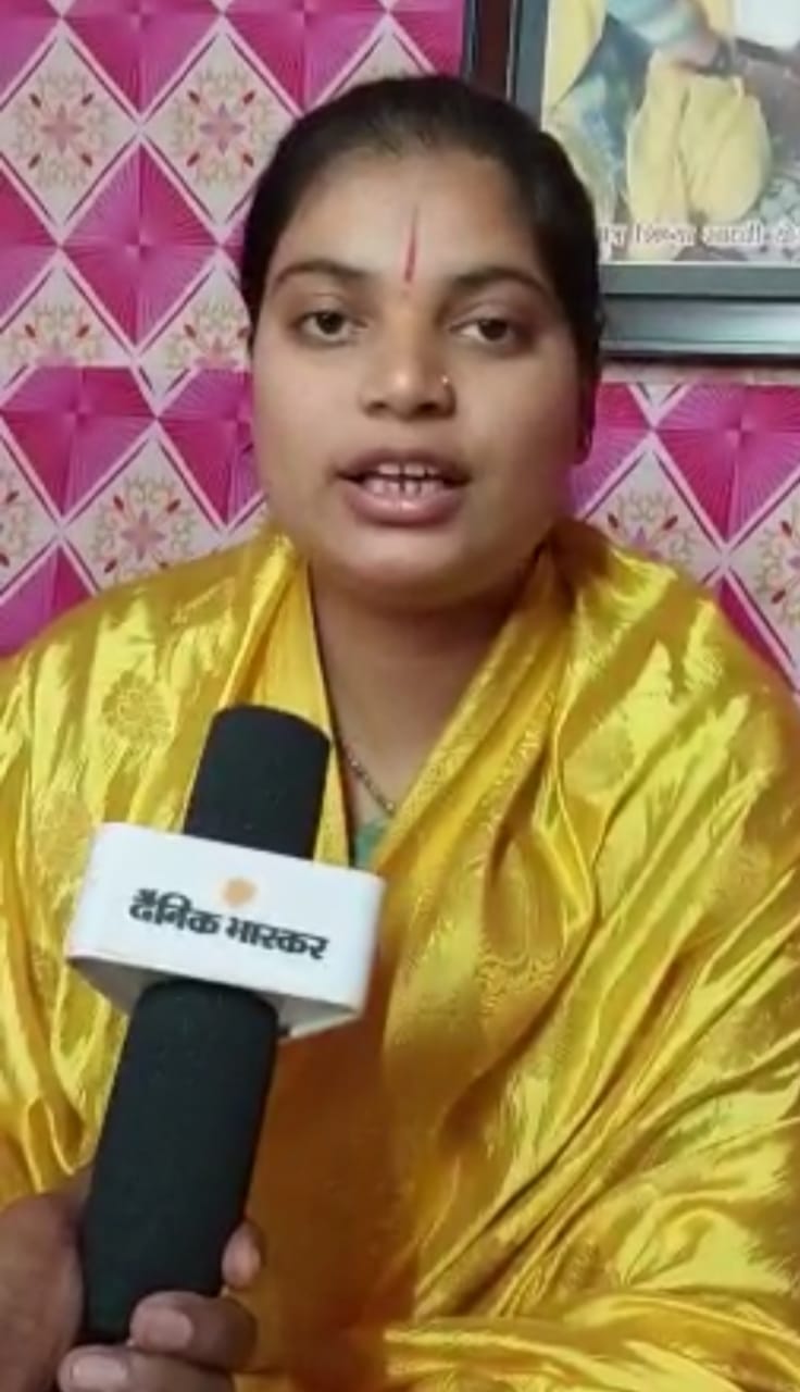 राधिका वैष्णव।