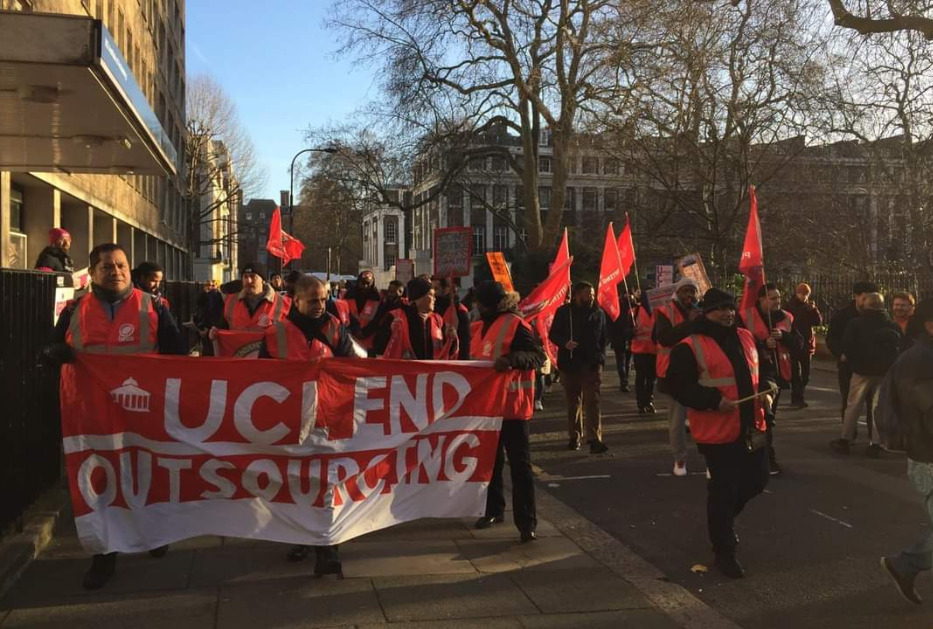 Biggest demonstration in a decade in Britain: More than 5 lakh people took to the streets against the Sunak government, demanding a pay rise. 5 Apart from London teachers, train and bus drivers took part in the strike.