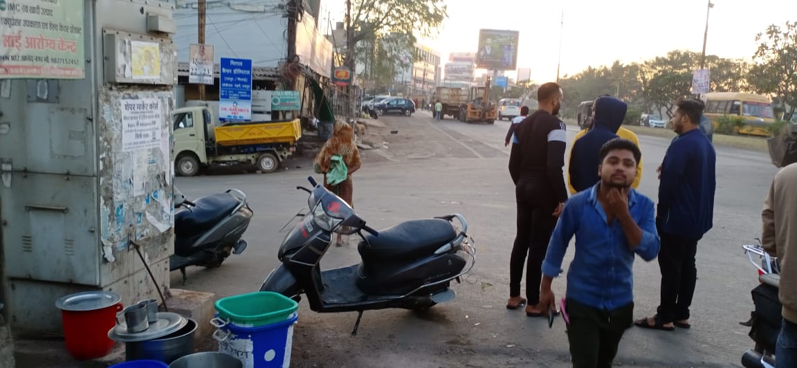 कार्रवाई का दुकानदारों ने विरोध किया।