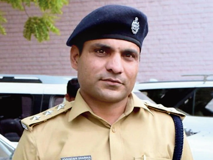 जोगिंदर शर्मा हरियाणा पुलिस में DSP हैं और इस वक्त अंबाला में तैनात हैं।