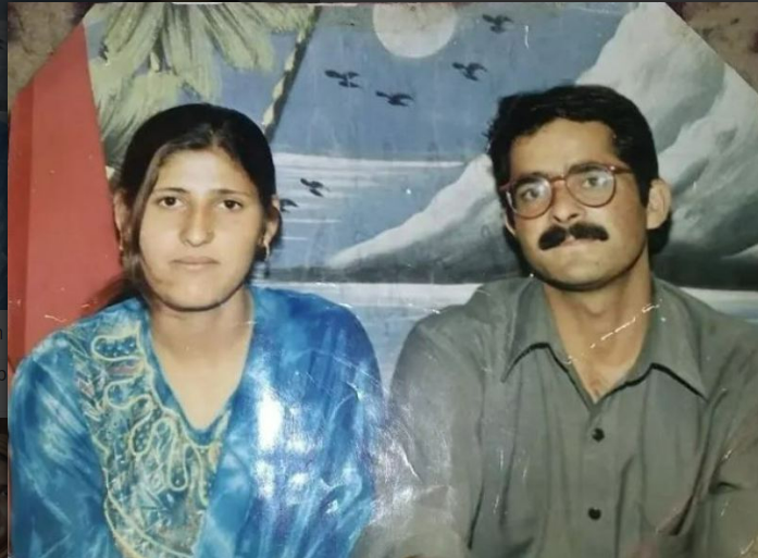 पत्नी तबस्सुम के साथ अफजल गुरु की तस्वीर। साल- 2000