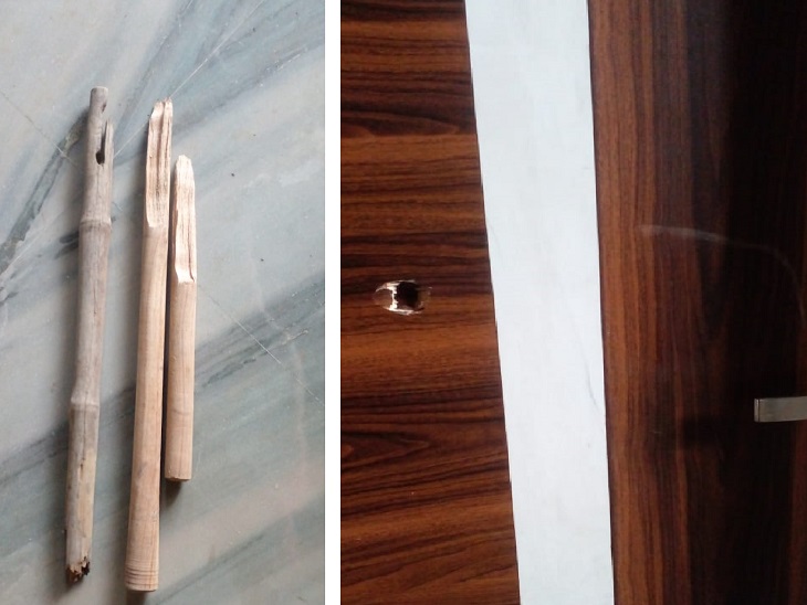 घर में पड़े हमलावरों के डंडे और तोड़ा गया दरवाजा।