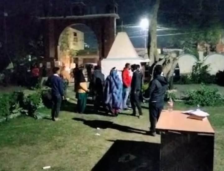 बच्चे की मौत के बाद गुरुवार रात करीब 2 बजे कोतवाली पर परिजन ने हंगामा किया।