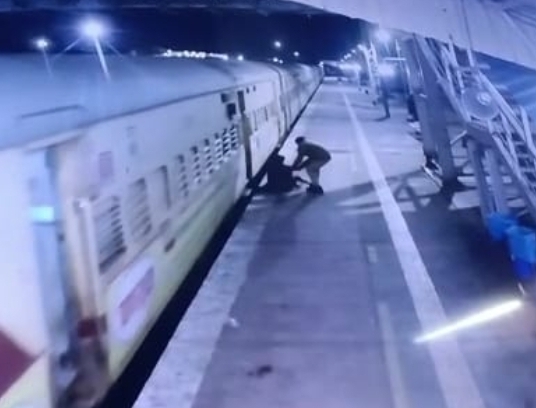 Woman fell between train and platform while getting down from moving ...