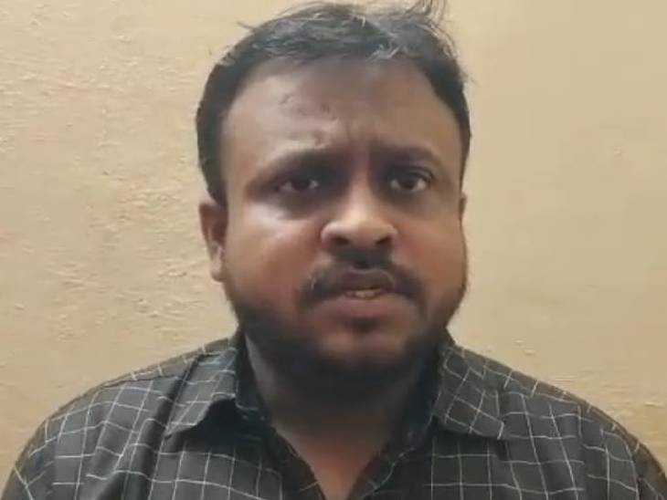 पीड़ित छात्र के पिता की तहरीर पर पुलिस ने मैनेजर को गिरफ्तार किया है।