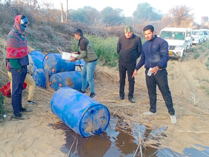 27 जनवरी को अलवर से 90 KM दूर तुराना की ढाणी में 3 हजार लीटर सोर्बिटोल जब्त किया गया था।