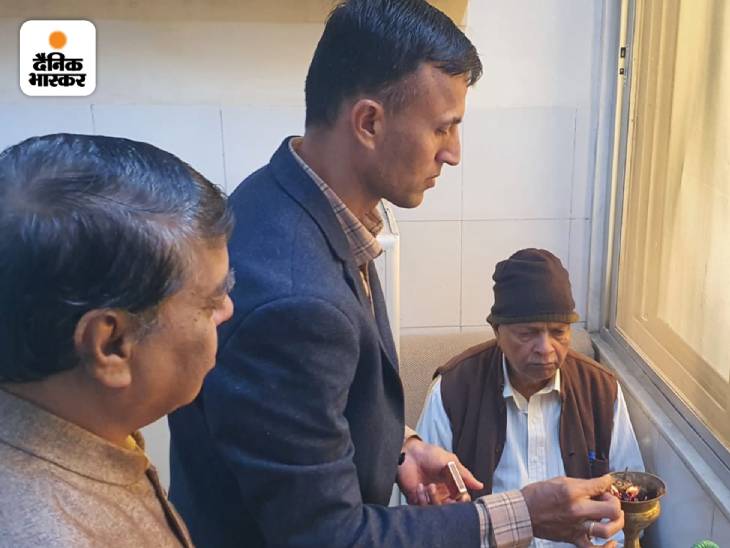 Hookah Health Treatment; Ujjain Dhanvantari Ayurvedic Hospital ये