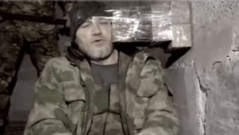 तस्वीर रूस की प्राइवेट मिलिट्री के भगोड़े सैनिक डिमिट्री याकूशैंको की है। इसे हथोड़े मारकर मौत की सजा दी गई।