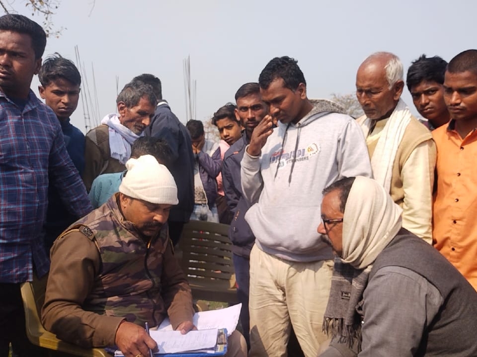 पोखर में स्नान करने गए थे, पैर फिसलने से गहरे पानी में डूबे Man dies