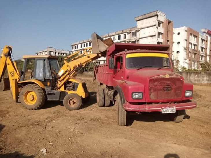 सीएम मेडिकल कॉलेज के पास की गई कार्रवाई