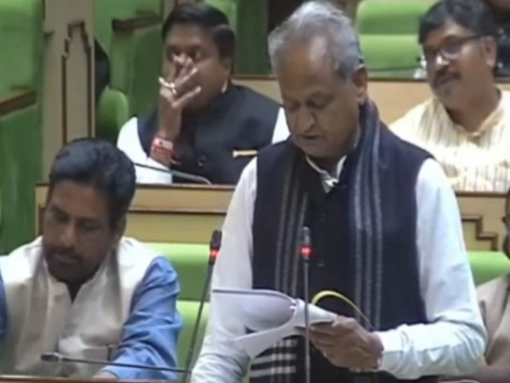 बजट सत्र में दूनी को नगर पालिका बनाने और नगरफोर्ट में कॉलेज खोलने की घोषणा करते CM अशोक गहलोत। - Dainik Bhaskar