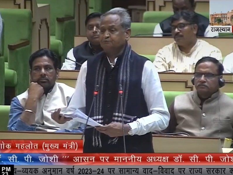 विधानसभा में बजट भैंस का जवाब देते हुए मुख्यमंत्री अशोक गहलोत ने दौसा जिले को कई सौगातें दी है। - Dainik Bhaskar